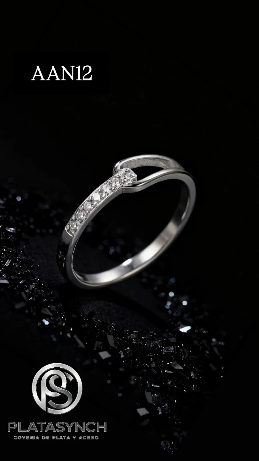 AAN12 - Anillo Acero plateado- linea hueca con linea de circoneas