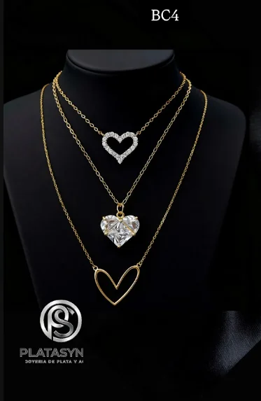 BC4 - Collar brass triple dorado 3 Corazones